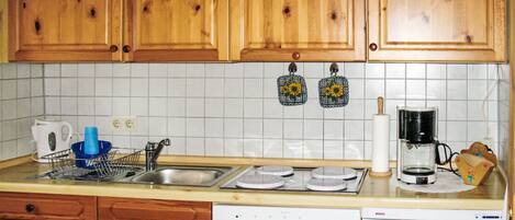 Frigorifero, forno, tostapane, seggiolone