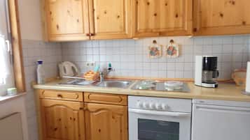 Kühlschrank, Ofen, Toaster, Hochstuhl