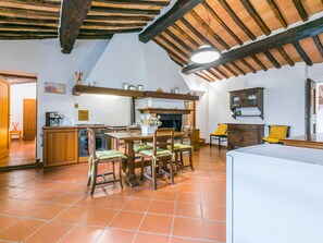 Refrigerador, horno y utensilios de cocina 