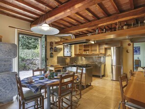 Fridge, microwave, oven, dishwasher - Maestraccio by Interhome (Buti)