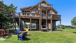 A wooden house with a balcony and a deck. - 3 br, dogs, canal front, sunrises/sunsets! (Avon)