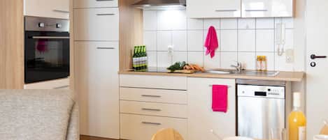Refrigerador, horno, lavavajillas y tostadora