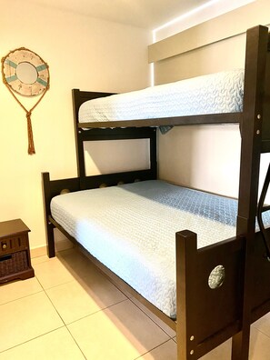 Apartament, vistes a la platja | 3 dormitoris, caixa forta a l'habitació i cortines opaques