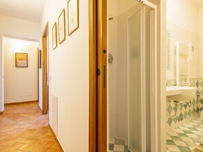 Hårtørrer, håndklæder