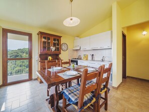 Fridge, oven, toaster, cookware/dishes/utensils - Ca` del Lovi by Interhome (Chiatri)