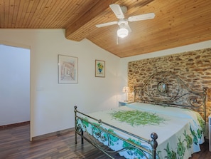 1 bedroom, iron/ironing board, WiFi
