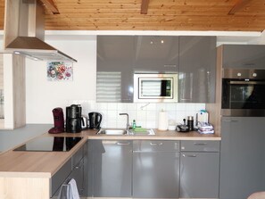 Réfrigérateur, micro-ondes, four, lave-vaisselle