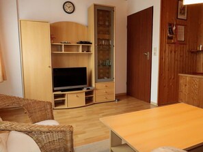 TV, DVD player - Hannemann by Interhome (Horumersiel)