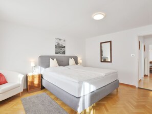 3 chambres, bureau, accès Internet