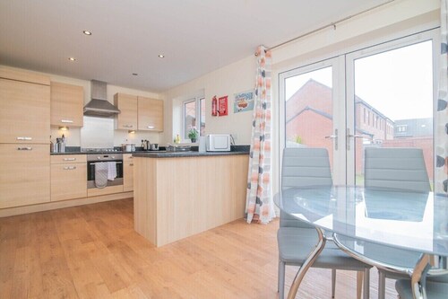 Quiet and Lovely 3-bed house parking and garden