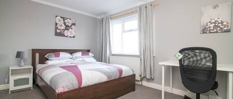 2 bedrooms, iron/ironing board, free WiFi, bed sheets