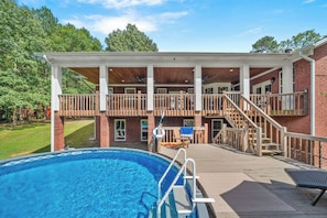 Outdoor pool - The Ouachita Hideaway - POOL!! - Entertaining deck! - 2 living areas - Ping Pong (Mountain Pine)