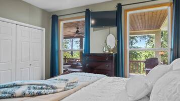 5 bedrooms, desk, iron/ironing board, free WiFi