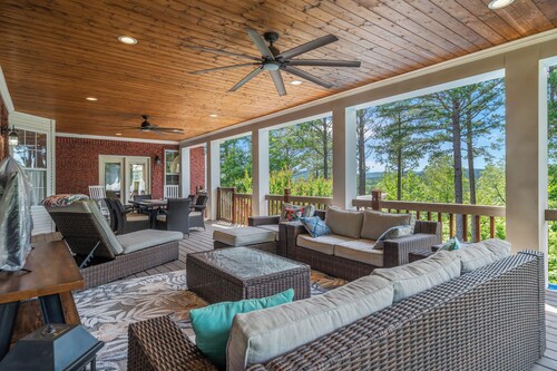 The Ouachita Hideaway - POOL!! - Entertaining deck! - 2 living areas - Ping Pong