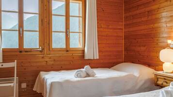 3 bedrooms, iron/ironing board, WiFi