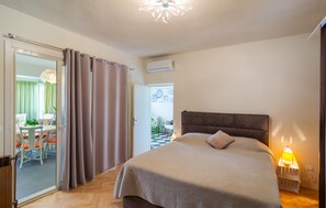 3 bedrooms, in-room safe, travel crib, free WiFi - 3 bedroom stunning home in Selca (Selca)