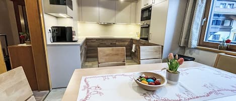 冰箱、微波炉、烤箱、洗碗机