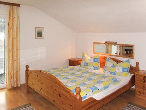 4 bedrooms, WiFi, bed sheets