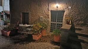 Outdoor dining - Le petit Atelier  (Formello)