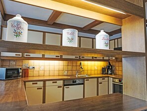 Kjøleskap, mikrobølgeovn, ovn og oppvaskmaskin