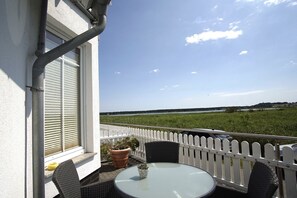 Outdoor dining - Schicke Ferienwohnung mit Meerblick - Rügenreif Ferienwohnung Nr. 01 - Rügenreif Ferienwohnungen (Mönchgut)