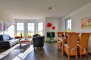 TV, stereo - Schicke Ferienwohnung mit Meerblick - Rügenreif Ferienwohnung Nr. 01 - Rügenreif Ferienwohnungen (Mönchgut)