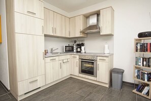 Coffee/tea maker, fridge, microwave, oven