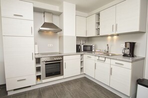 Coffee/tea maker, fridge, microwave, oven