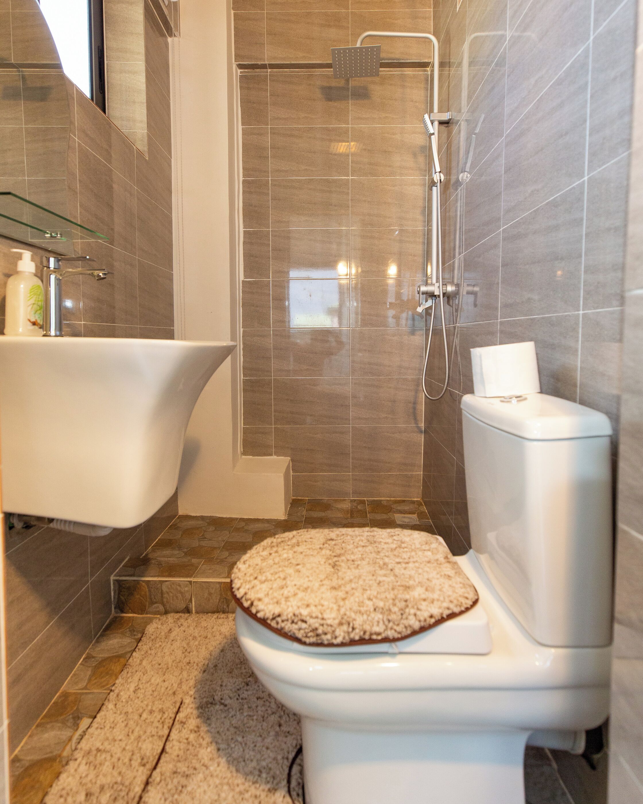 Handtücher, Seife, Shampoo, Toilettenpapier