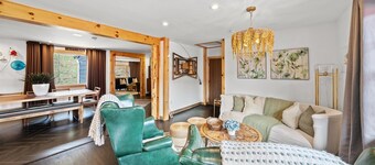 Vibrant & Cozy Getaway with Artistic Touches and Modern Comforts