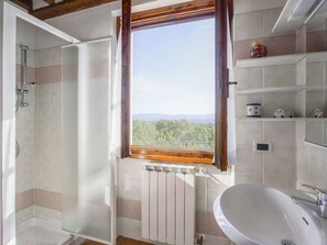 Hårføner og håndklær