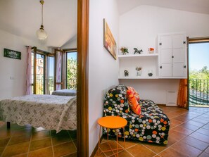 4 slaapkamers, een strijkplank/strijkijzer, wifi