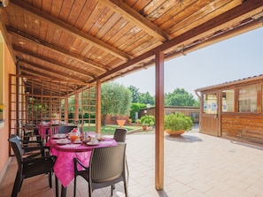 屋外ダイニングエリア