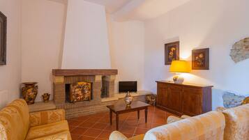 Télévision, cheminée