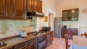 Réfrigérateur, micro-ondes, four, lave-vaisselle