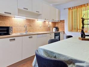 Fridge, oven, dishwasher, cookware/dishes/utensils - Vacation home Gorana by Interhome (Brač/Splitska)