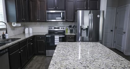 Pet-friendly home minutes from Downtown/UGA Campus