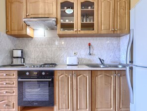 Kühlschrank, Mikrowelle, Ofen, Toaster