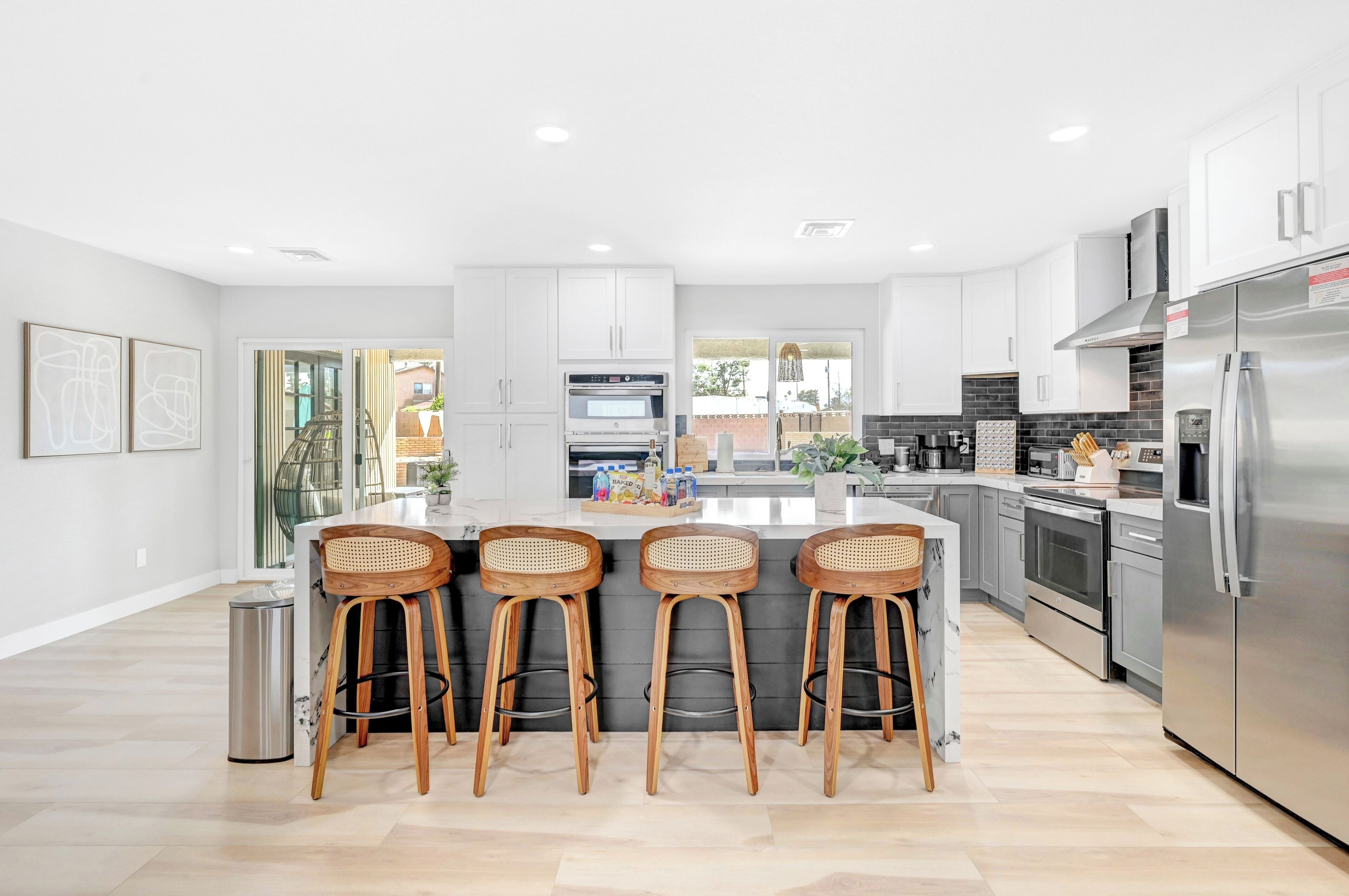 ثلاجة، ميكروويف، فرن، موقد طهي مسطح