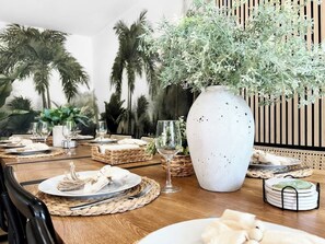 Dining - LUX 7BA/4BA Oasis w/Heated Pool+Spa+Outdoor Living (Las Vegas)