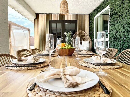 LUX 7BA/4BA Oasis w/Heated Pool+Spa+Outdoor Living
