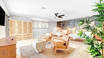 7 bedrooms, desk, iron/ironing board, travel crib