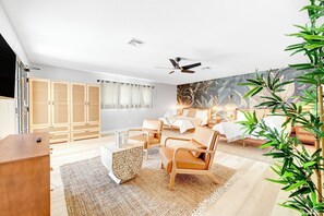 7 bedrooms, desk, iron/ironing board, travel crib