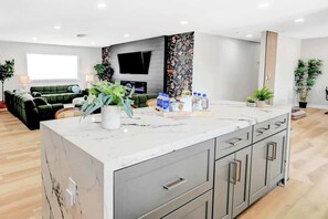 Interior - LUX 7BA/4BA Oasis w/Heated Pool+Spa+Outdoor Living (Las Vegas)