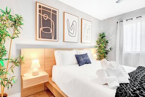 7 bedrooms, desk, iron/ironing board, travel crib