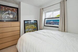 2 habitaciones, tabla de planchar con plancha, wifi y ropa de cama 