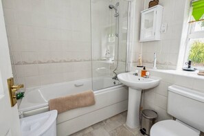 Hair dryer - Urban Oasis - Modern 2B/2B Retreat Near Nature (Essex)