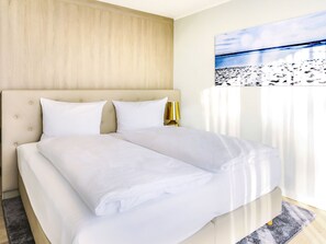 2 soveværelser, skrivebord, internetforbindelse