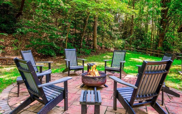 Property grounds - Cozy secluded cabin with firepit! - Absolutely Secluded (Gatlinburg)