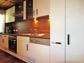 Réfrigérateur, micro-ondes, four, lave-vaisselle